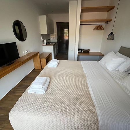 Golden Evelyn Aparthotel Агия Параскеви Екстериор снимка