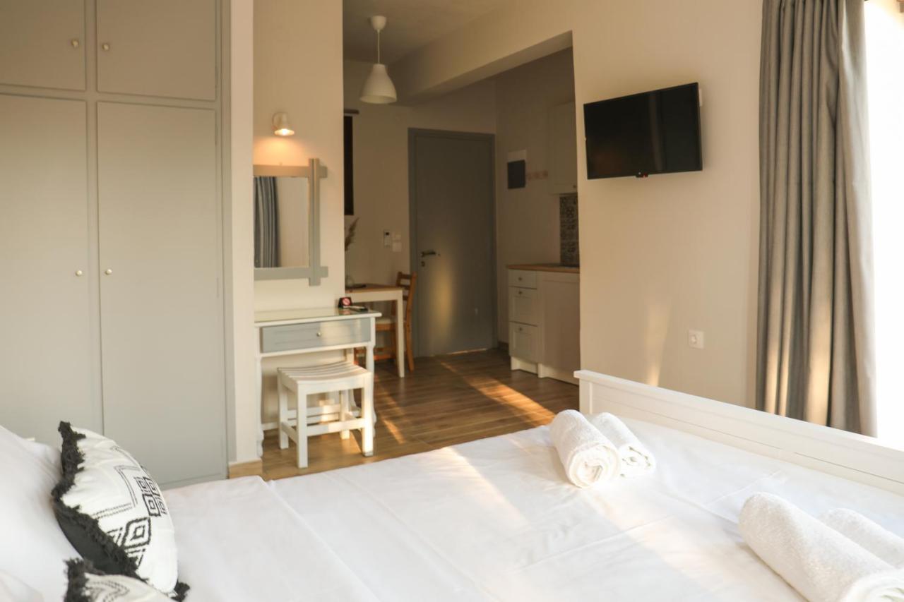 Golden Evelyn Aparthotel Агия Параскеви Екстериор снимка
