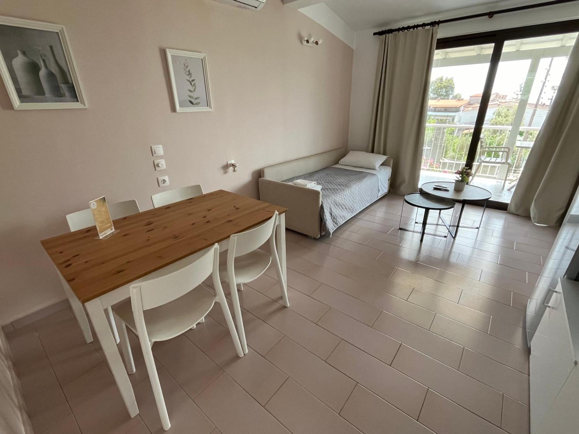 Golden Evelyn Aparthotel Агия Параскеви Екстериор снимка