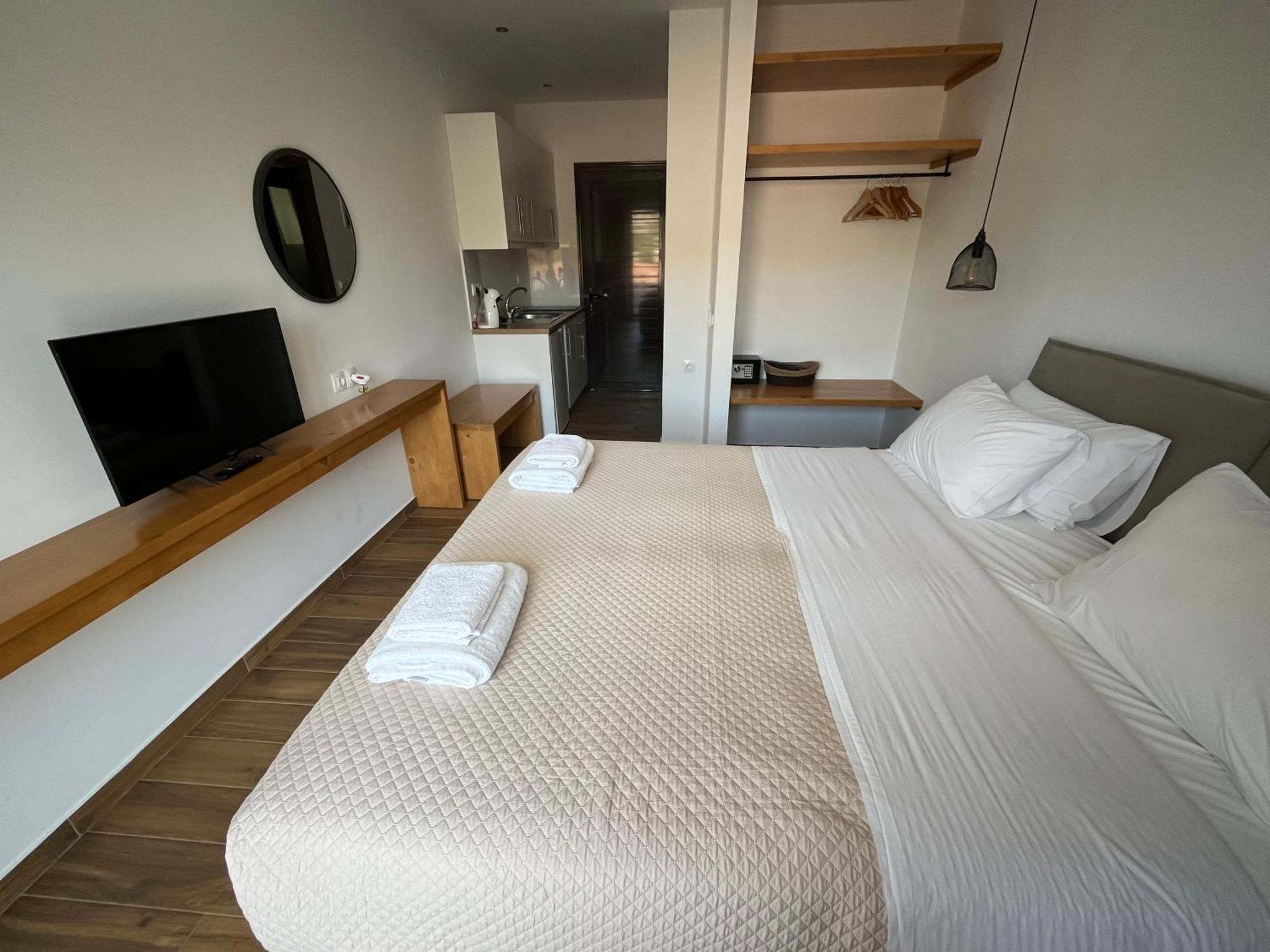 Golden Evelyn Aparthotel Агия Параскеви Екстериор снимка