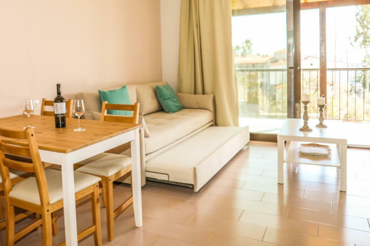 Golden Evelyn Aparthotel Агия Параскеви Екстериор снимка
